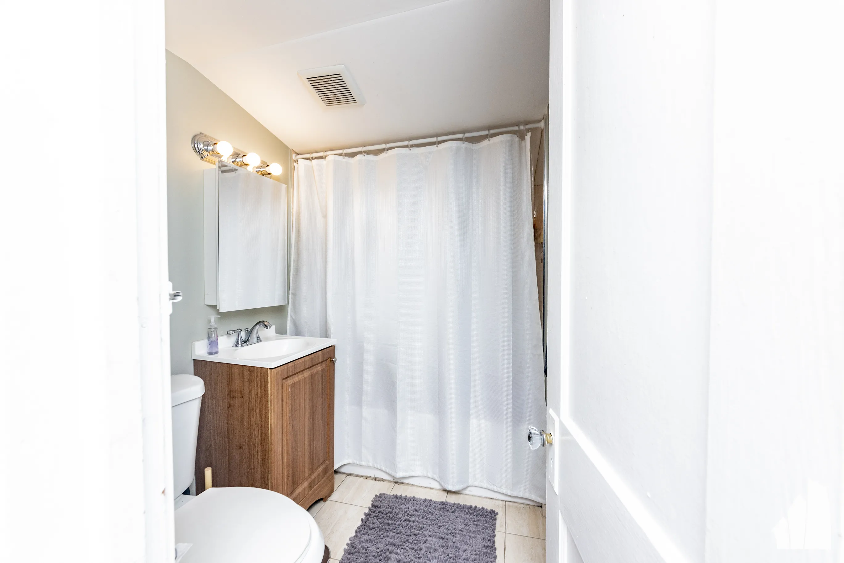 1332 W Barry Ave, , 60657, USA 60657-unit#3-Chicago-IL