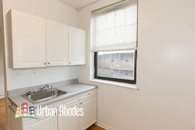 630 W Cornelia Ave, ,  60657, USA 60657-unit#2S-Chicago-IL