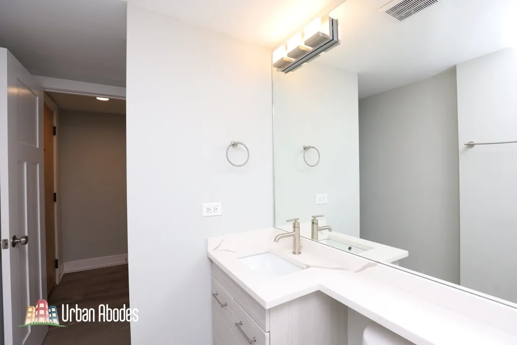 445 W Barry Ave, , 60657, USA 60657-unit#101-Chicago-IL