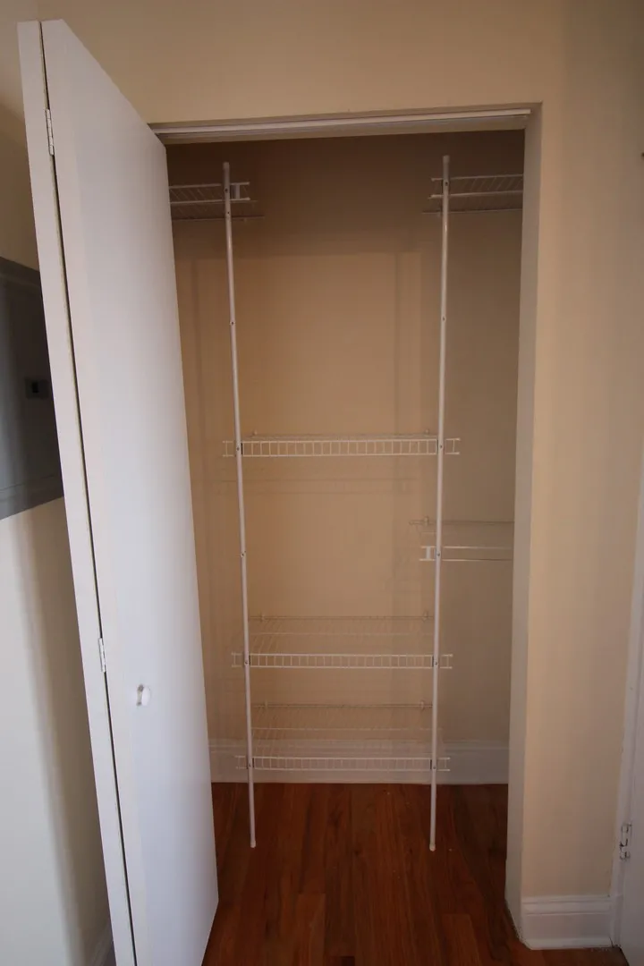 1210 W Granville Ave, , 60660, USA 60660-unit#105-Chicago-IL