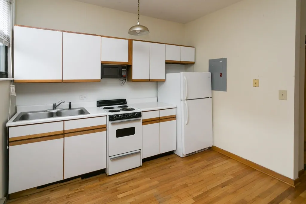 635 W Barry Ave, ,  60657, USA 60657-unit#311-Chicago-IL