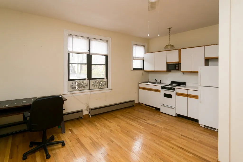 635 W Barry Ave, ,  60657, USA 60657-unit#311-Chicago-IL
