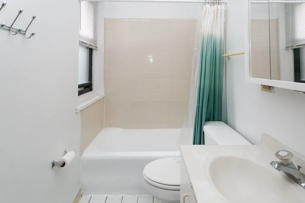 635 W Barry Ave, ,  60657, USA 60657-unit#311-Chicago-IL