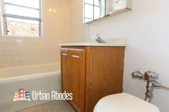 711 W Belmont Ave, ,  60657, USA 60657-unit#204-Chicago-IL