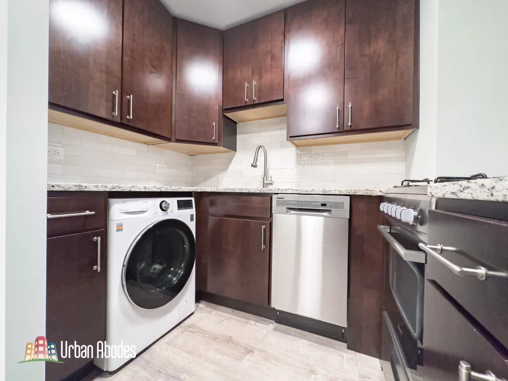 445 W Barry Ave, , 60657, USA 60657-unit#218-Chicago-IL
