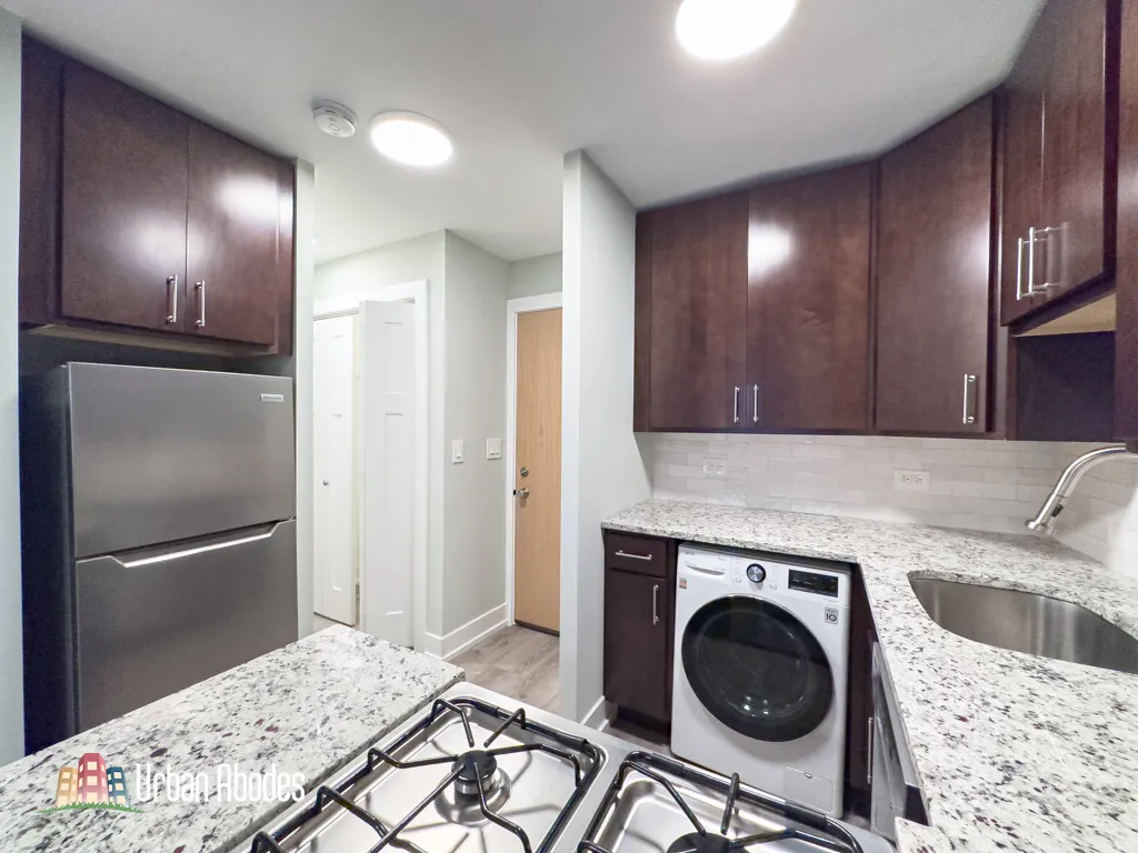 445 W Barry Ave, , 60657, USA 60657-unit#218-Chicago-IL