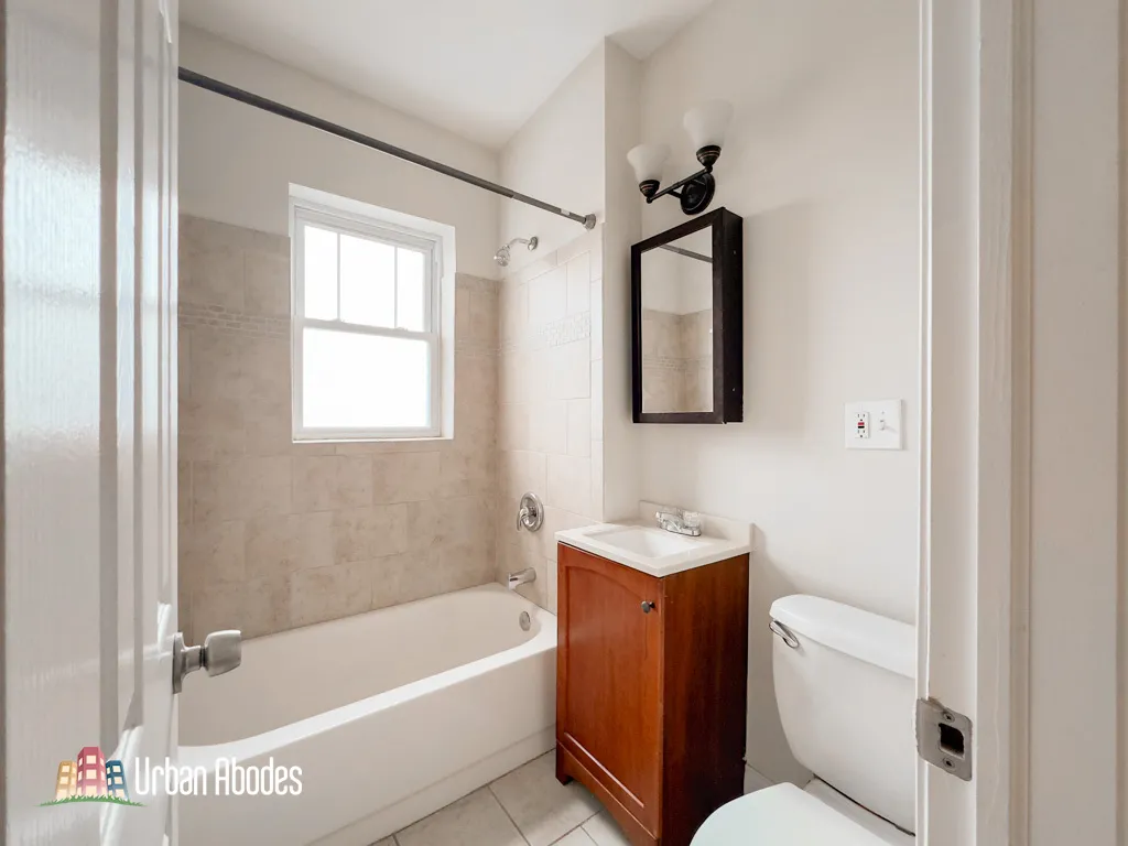 951 W Cornelia Ave, ,  60657, USA 60657-unit#3B-Chicago-IL
