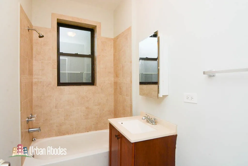 626 W Cornelia Ave, ,  60657, USA 60657-unit#3E-Chicago-IL