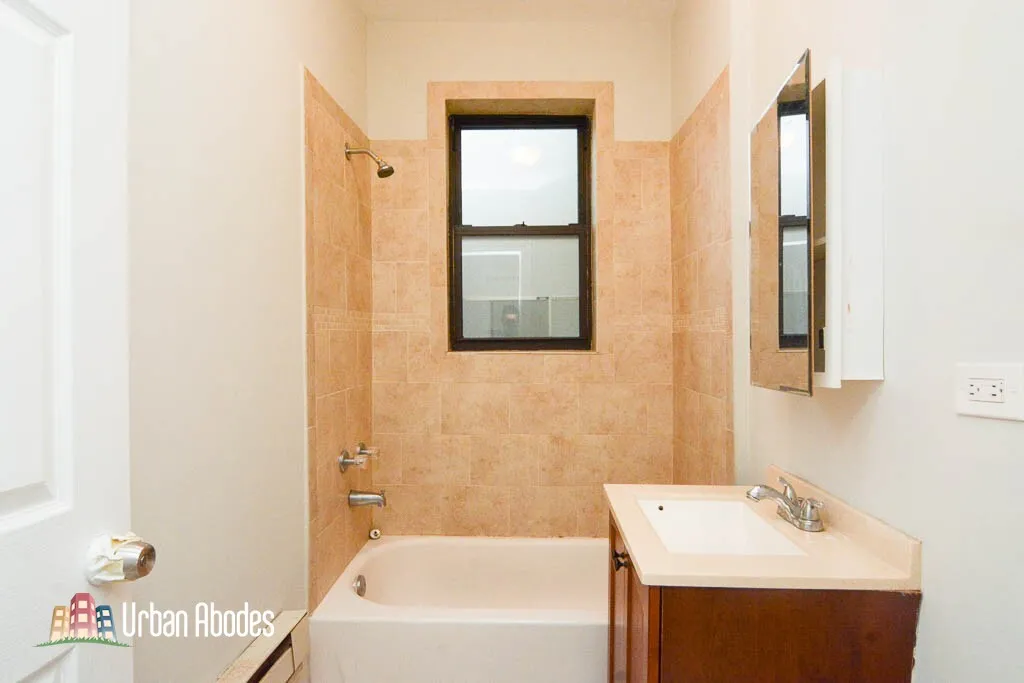 626 W Cornelia Ave, ,  60657, USA 60657-unit#3E-Chicago-IL