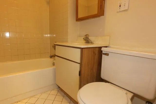 817 W Cornelia Ave, ,  60657, USA 60657-unit#306-Chicago-IL