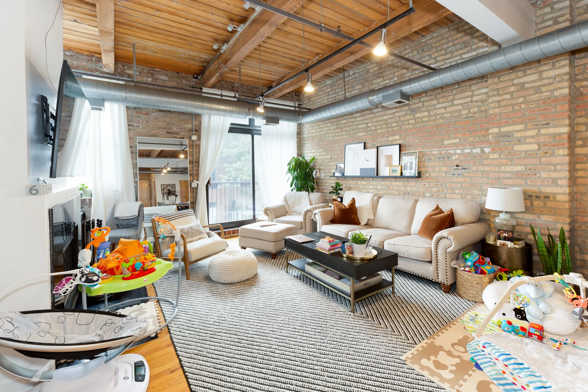 612 N Oakley Blvd, Chicago, 60612, USA 60612-unit#206-Chiicago-IL