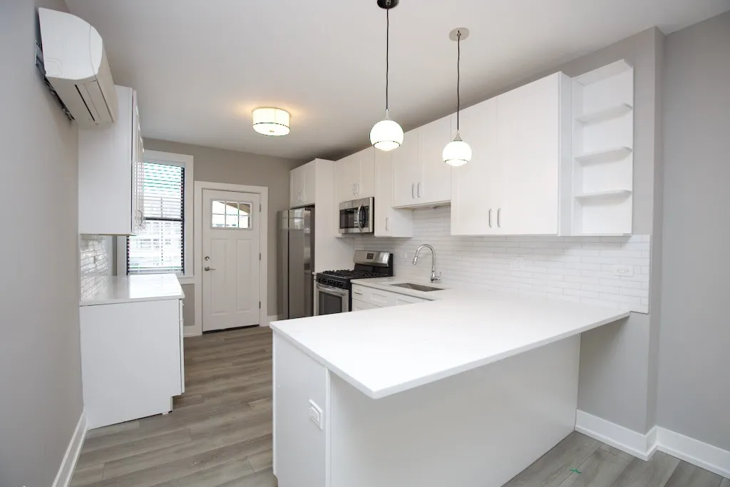 3943 N Janssen Ave, ,  60613, USA 60613-unit#2S-Chicago-IL