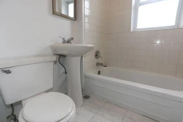 957 W Cornelia Ave, , 60657, USA 60657-unit#1B-Chicago-IL