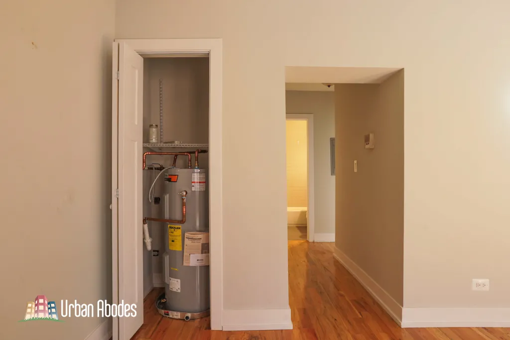 821a W Cornelia Ave, ,  60657, USA 60657-unit#211-Chicago-IL