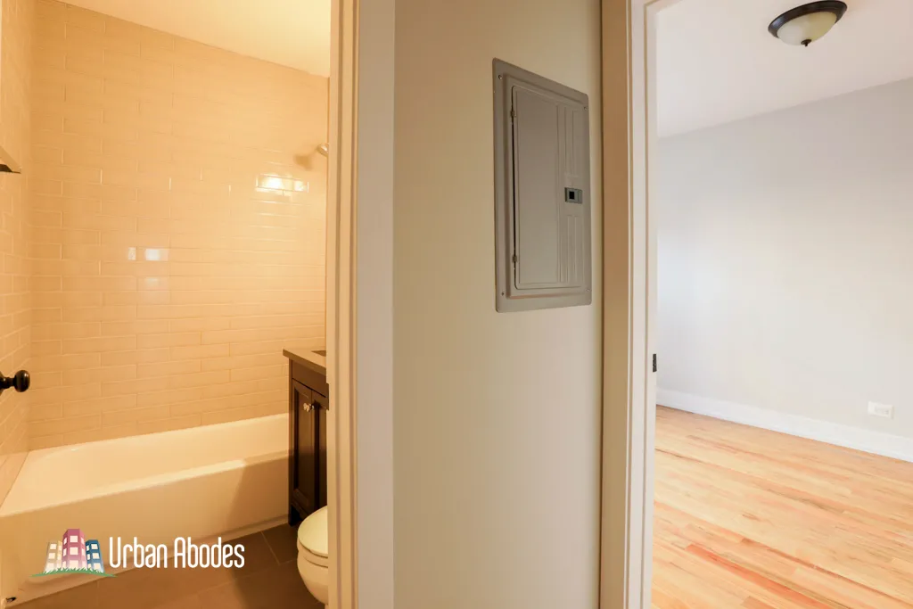 821a W Cornelia Ave, ,  60657, USA 60657-unit#211-Chicago-IL