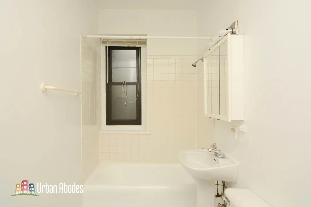 635 W Barry Ave, , 60657, USA 60657-unit#201-Chicago-IL