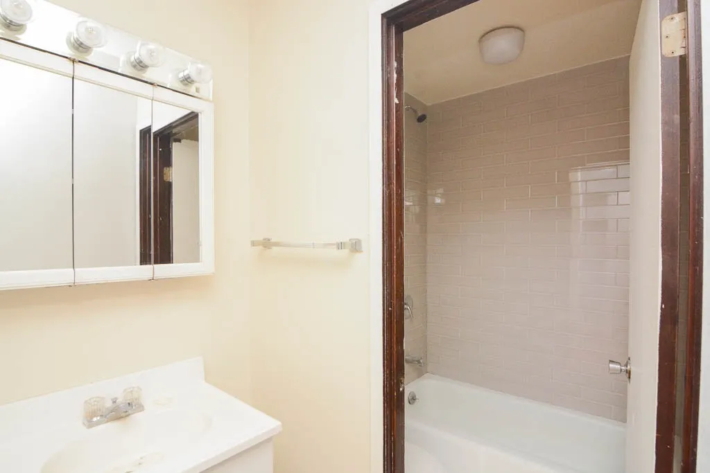 1220 N La Salle Dr, ,  60610, USA 60610-unit#2G-Chicago-IL