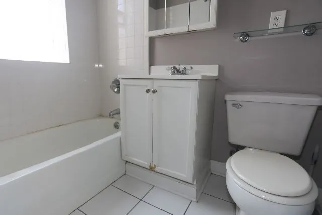 624 W Barry Ave, , 60657, USA 60657-unit#2W-Chicago-IL