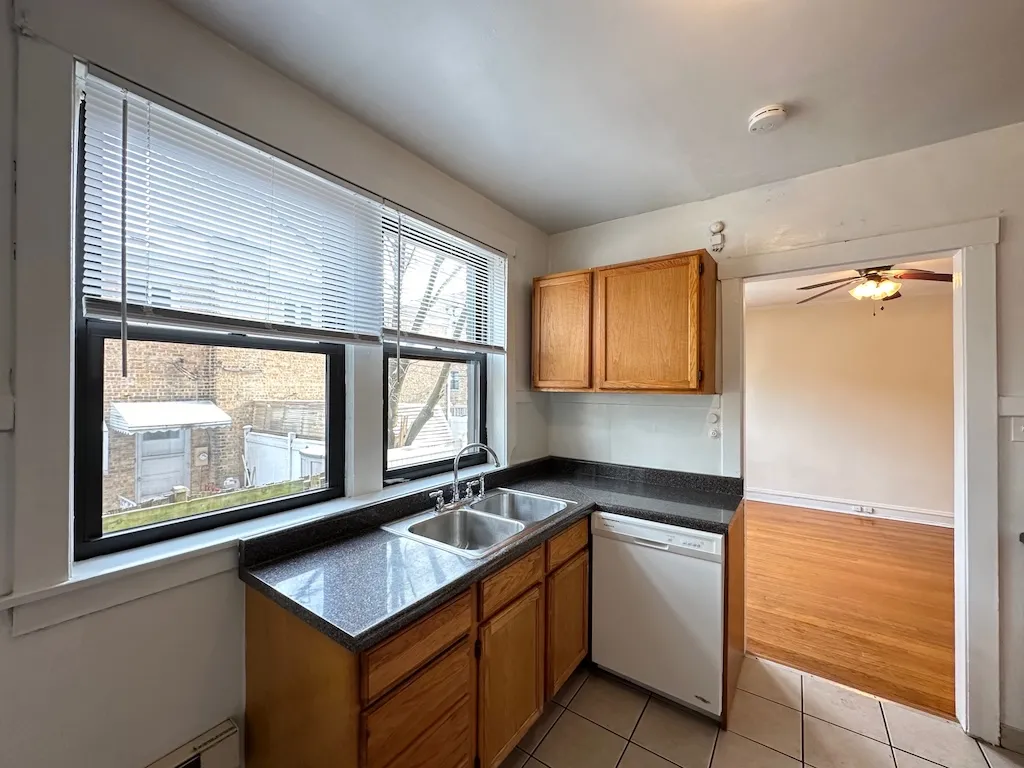 1117 W Oakdale Ave, ,  60657, USA 60657-unit#1A-Chicago-IL