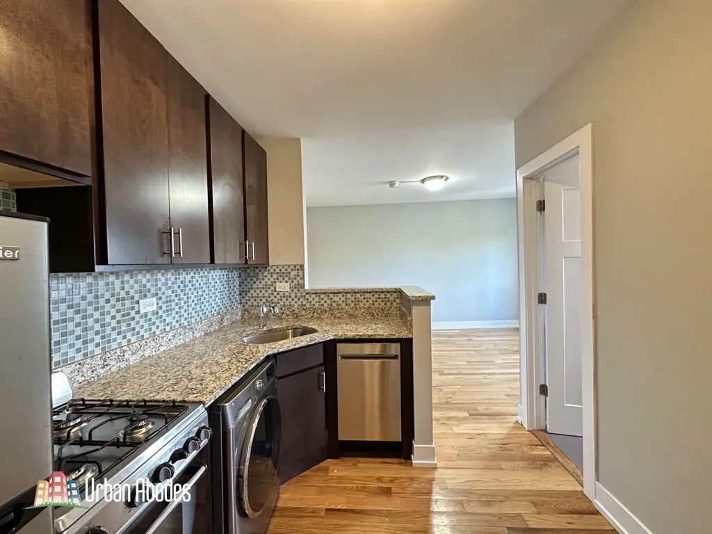 2912 N Mildred Ave, ,  60657, USA 60657-unit#3CC-Chicago-IL