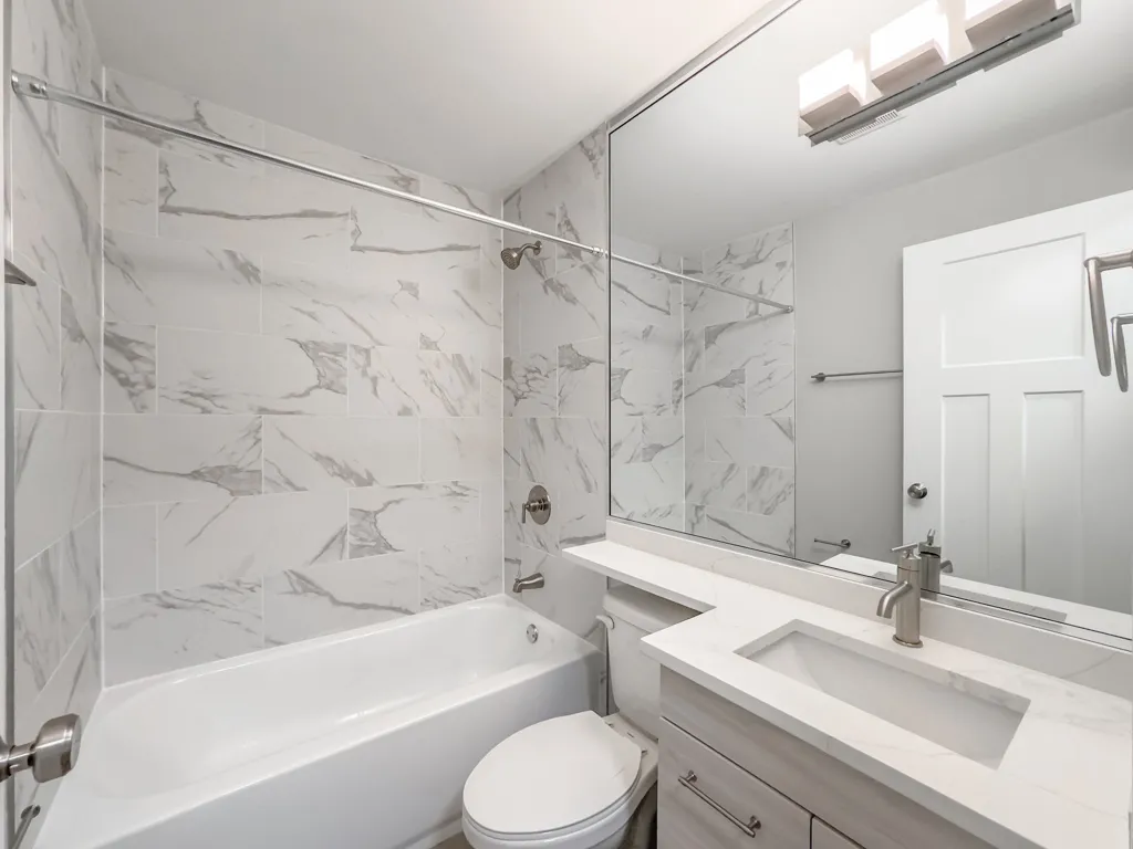 445 W Barry Ave, , 60657, USA 60657-unit#216-Chicago-IL