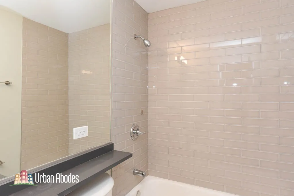 445 W Barry Ave, ,  60657, USA 60657-unit#211-Chicago-IL