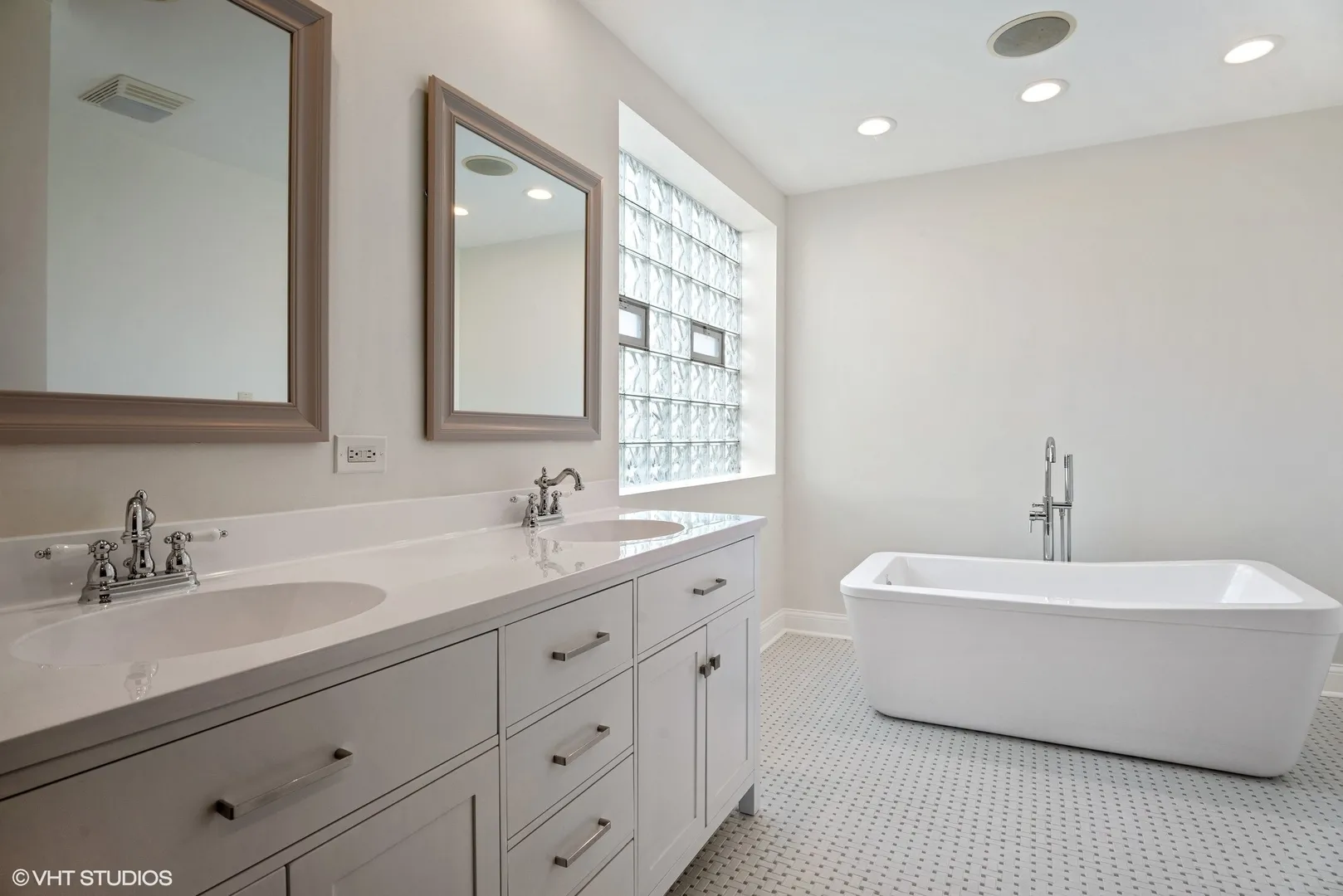 1631 W Wolfram St, ,  60657, USA 60657-unit#1631-Chicago-IL