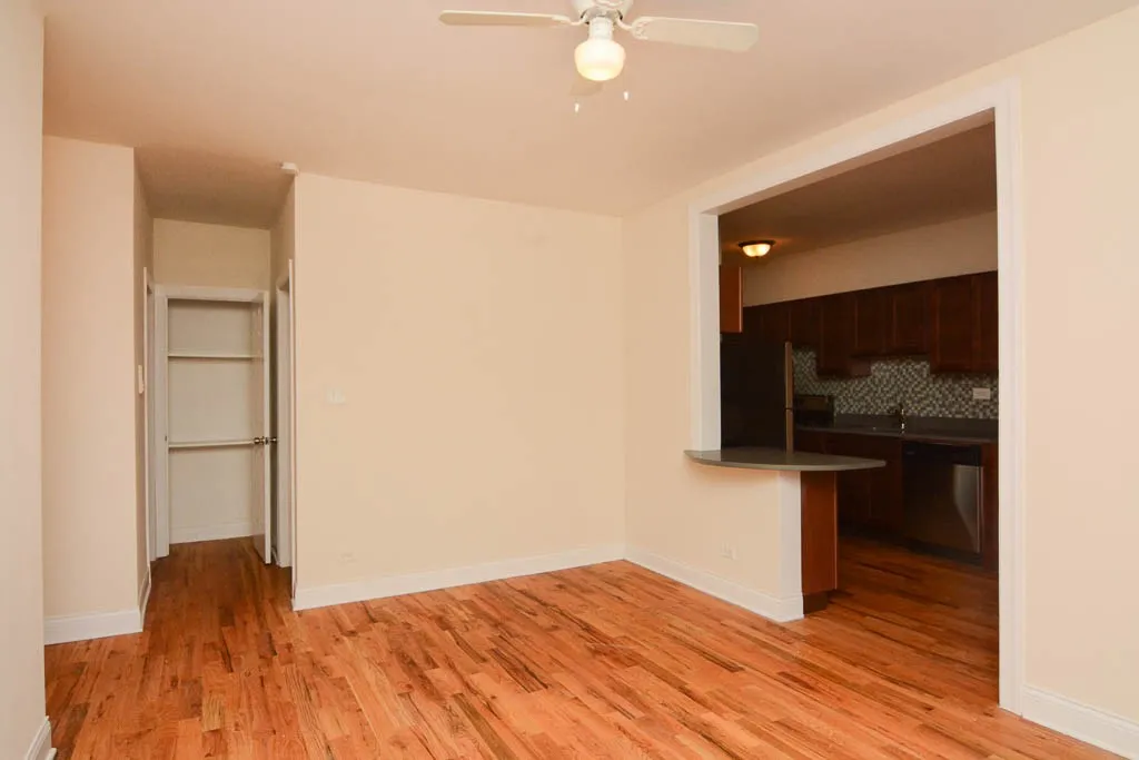 624 W Cornelia Ave, ,  60657, USA 60657-unit#3S-Chicago-IL