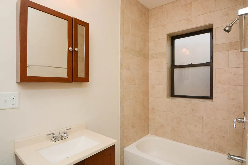 624 W Cornelia Ave, ,  60657, USA 60657-unit#3S-Chicago-IL