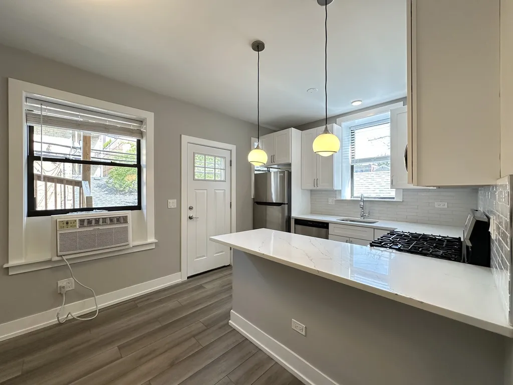 3937 N Janssen Ave, ,  60613, USA 60613-unit#1E-Chicago-IL