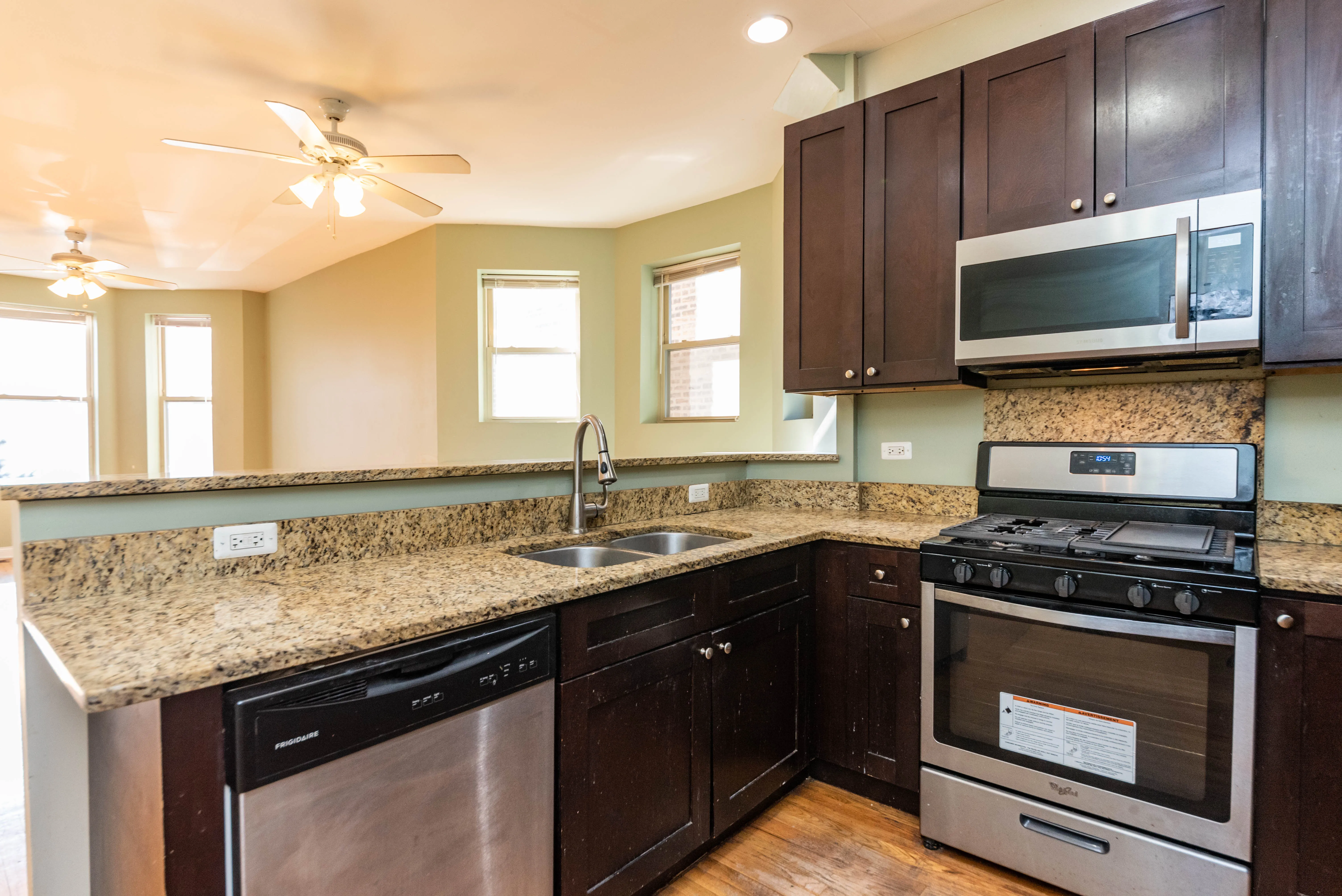 2812 E 76th St, ,  60649, USA 60649-unit#3-Chicago-IL