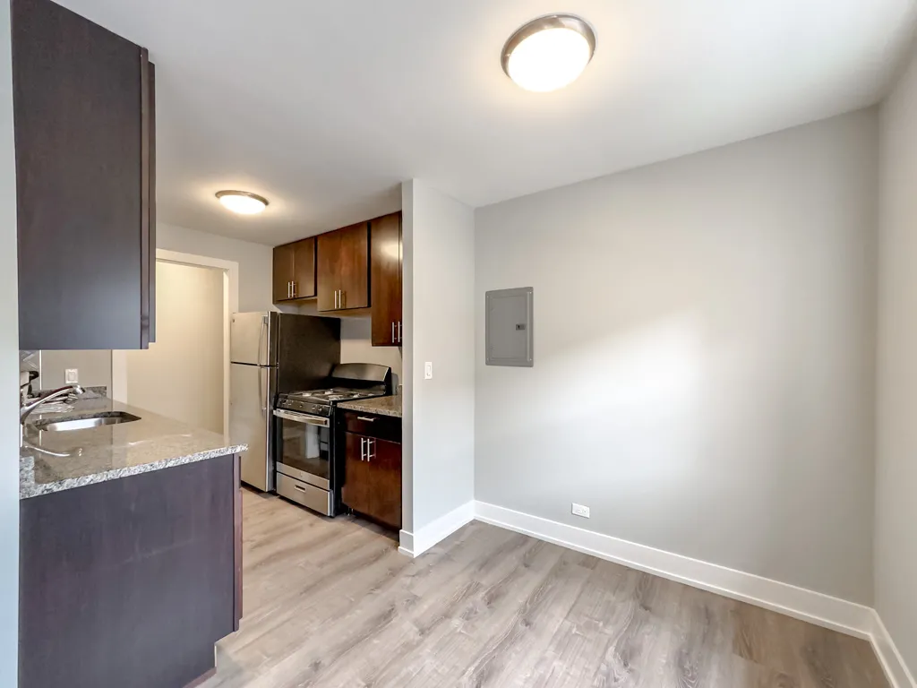 530 W Surf St, ,  60657, USA 60657-unit#202-Chicago-IL