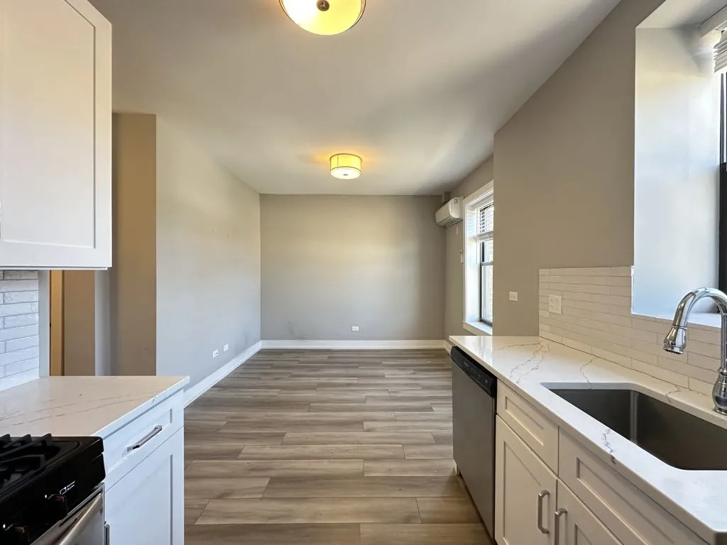 N Janssen Ave, , , USA 60613-unit#2E-Chicago-IL