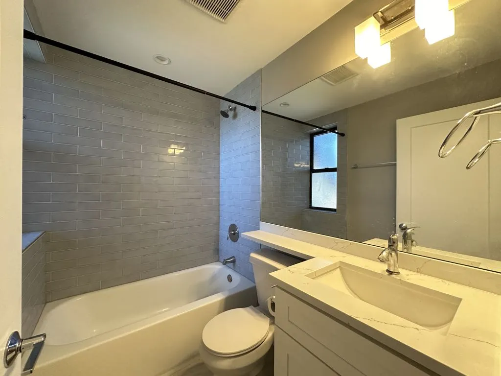 N Janssen Ave, , , USA 60613-unit#2E-Chicago-IL