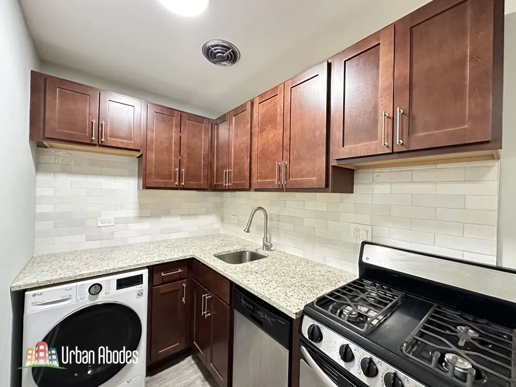 445 W Barry Ave, , 60657, USA 60657-unit#205-Chicago-IL
