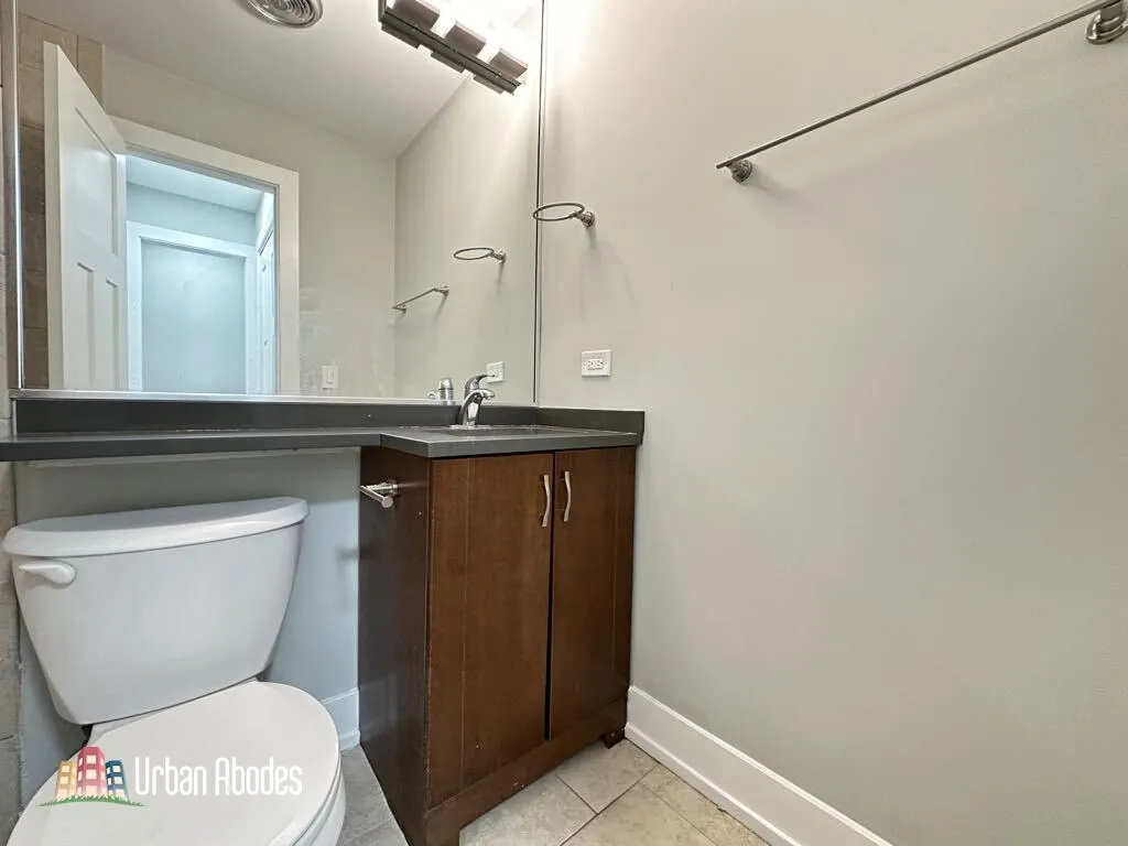 445 W Barry Ave, , 60657, USA 60657-unit#205-Chicago-IL