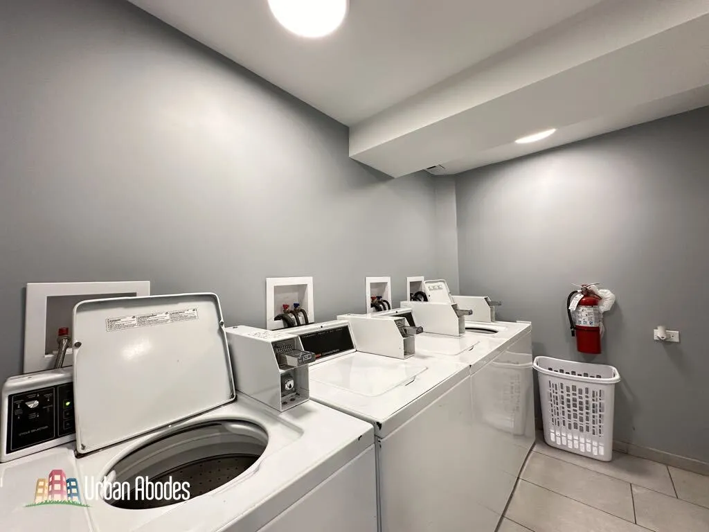445 W Barry Ave, , 60657, USA 60657-unit#205-Chicago-IL