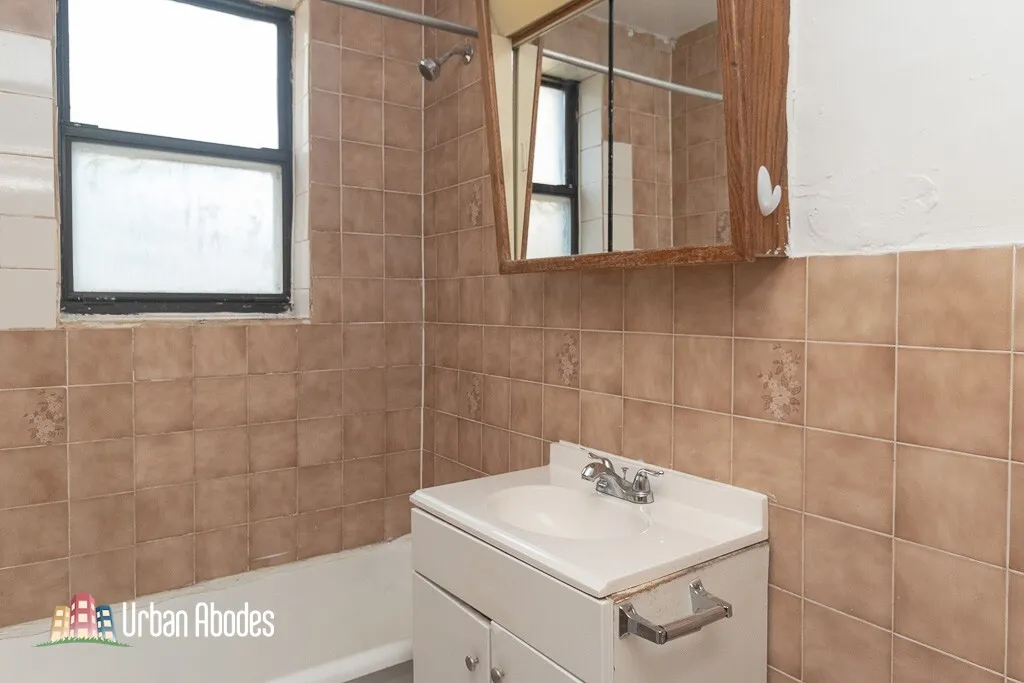739 W Belmont Ave, ,  60657, USA 60657-unit#307-Chicago-IL