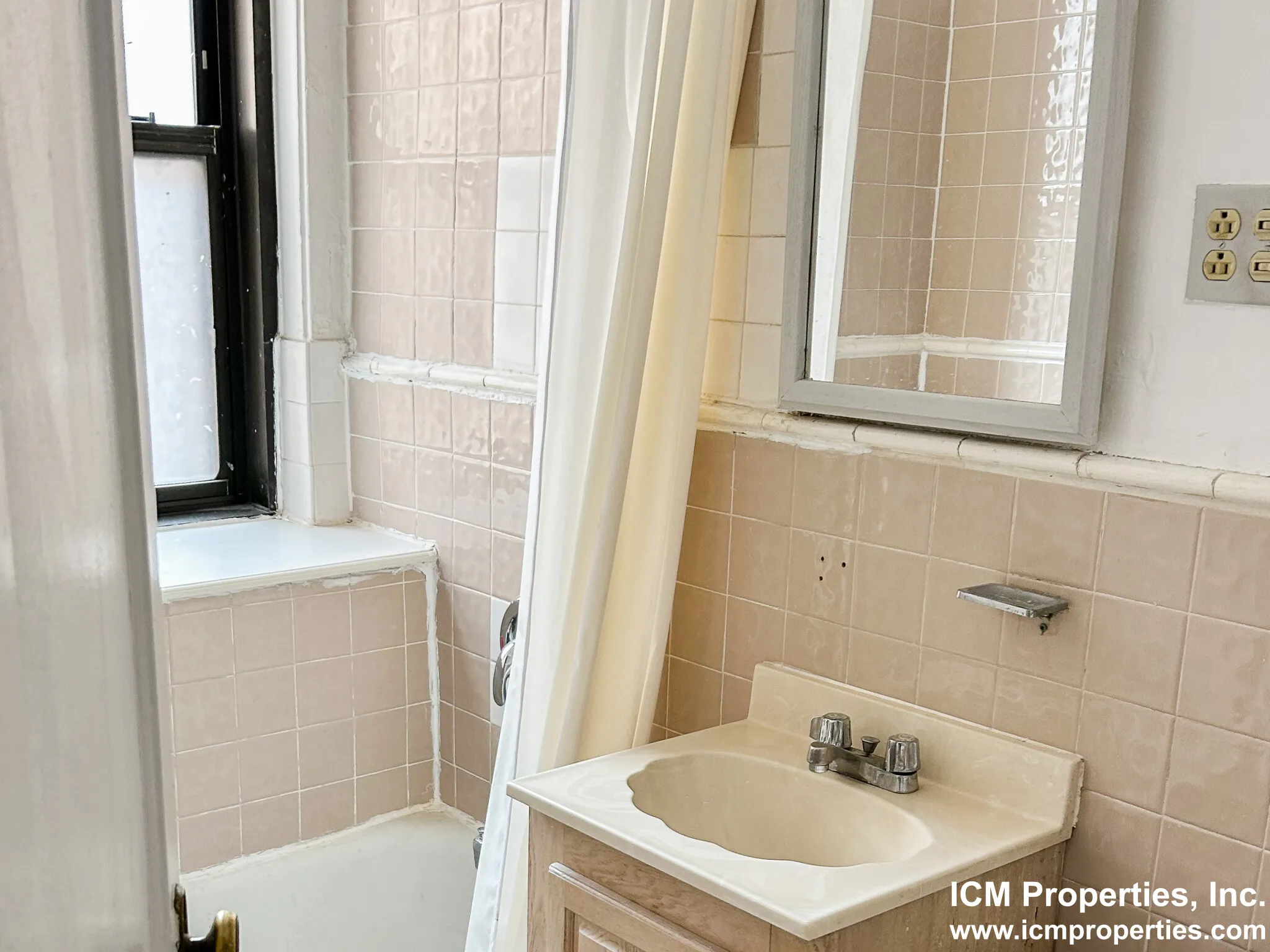 540 W Briar Pl, , 60657, USA 60657-unit#540-8D-Chicago-IL