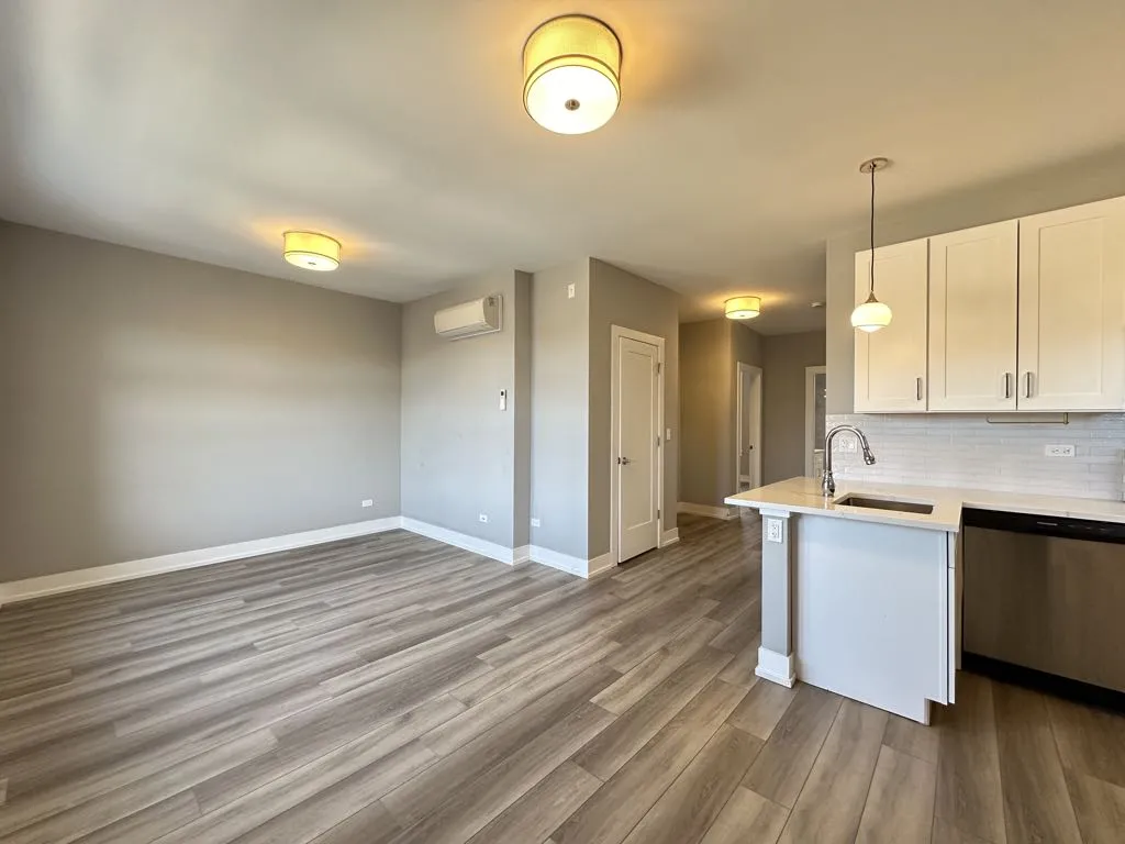 N Janssen Ave, , , USA 60613-unit#3W-Chicago-IL
