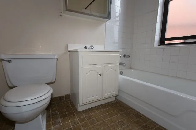 3521 N Racine Ave, , 60657, USA 60657-unit#2S-Chicago-IL