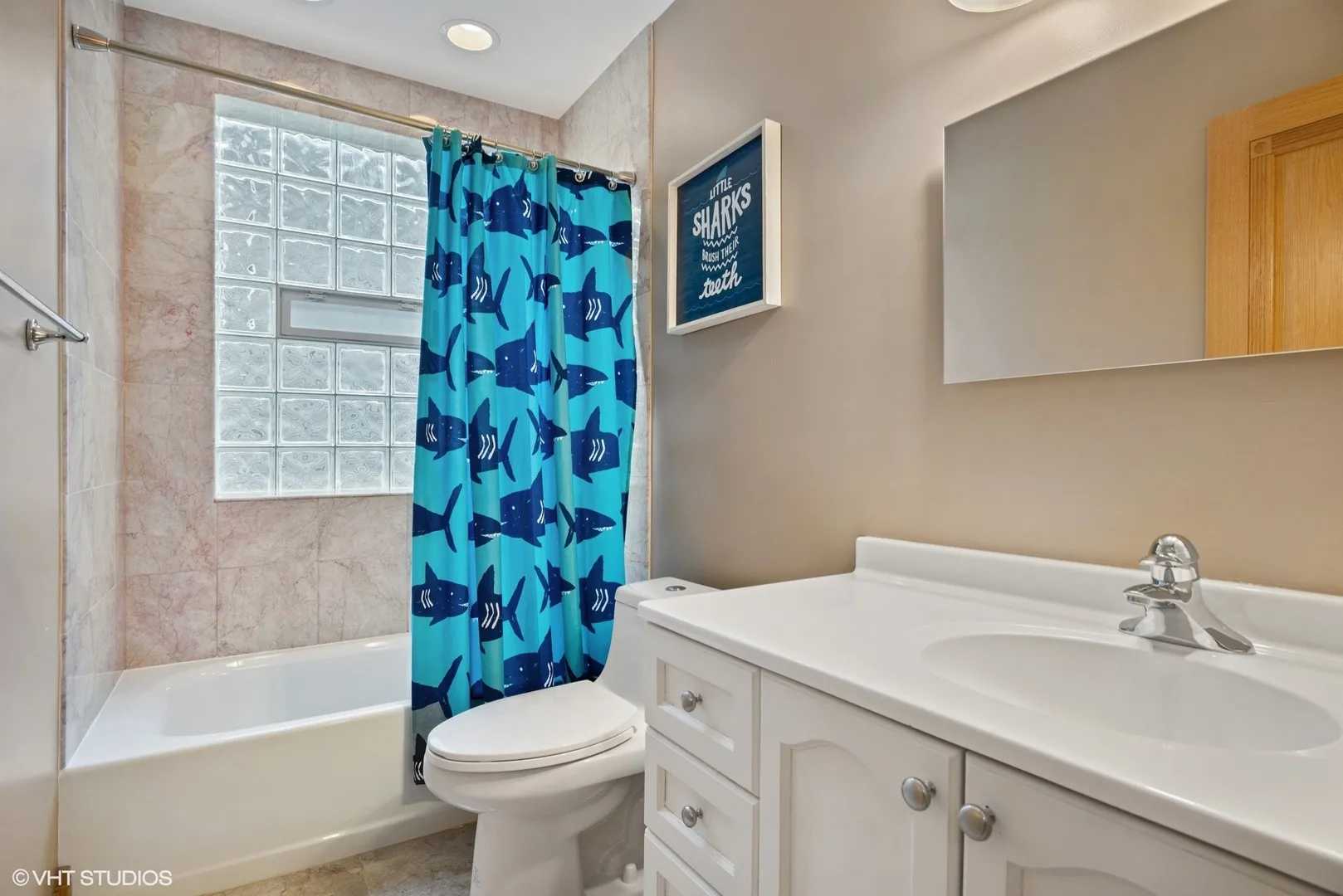 1631 W Wolfram St, ,  60657, USA 60657-unit#1631-Chicago-IL