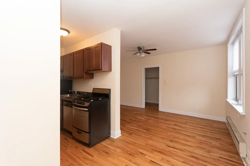 818 W Diversey Pkwy, ,  60614, USA 60614-unit#M-Chicago-IL