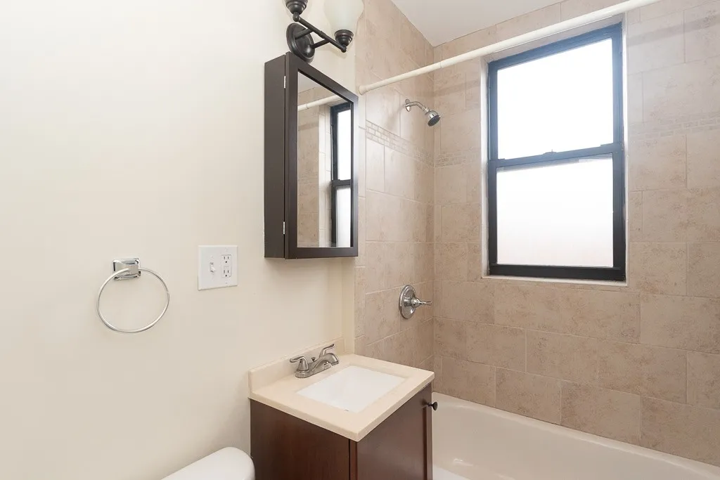 818 W Diversey Pkwy, ,  60614, USA 60614-unit#M-Chicago-IL