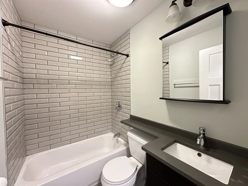 696 Elm Pl, ,  60035, USA 60035-unit#111-Highland Park-IL