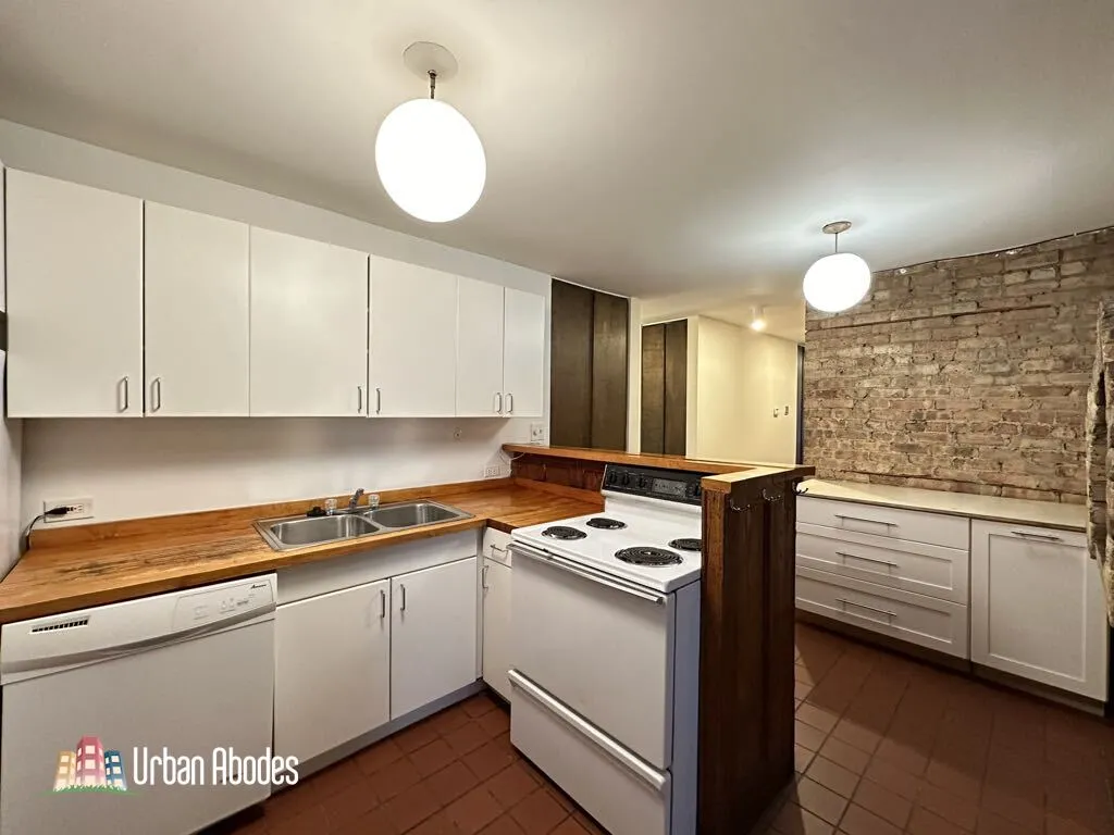600 W Surf St, ,  60657, USA 60657-unit#2-Chicago-IL