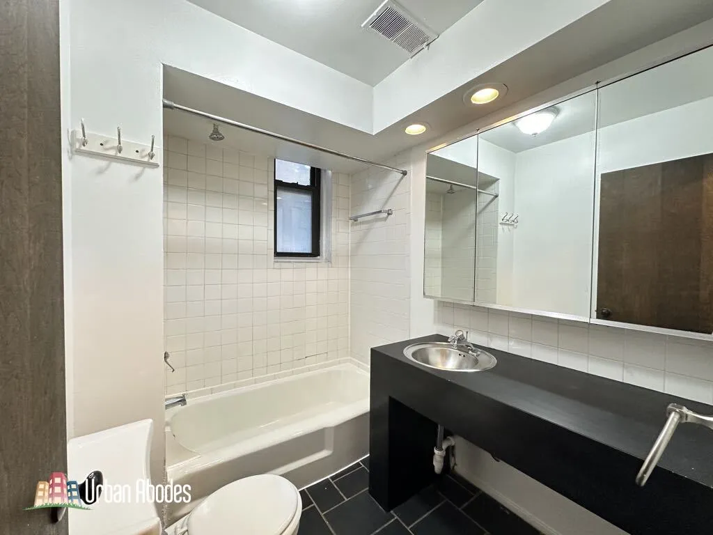 600 W Surf St, ,  60657, USA 60657-unit#2-Chicago-IL