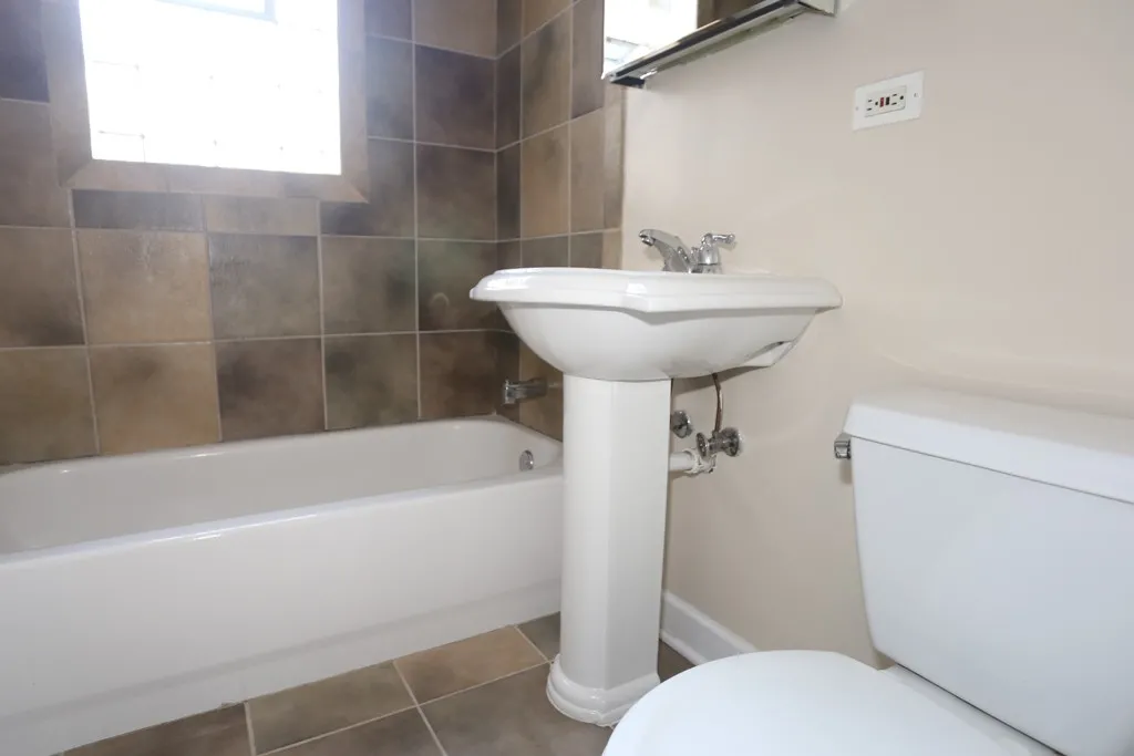 3252 N Clifton Ave, , 60657, USA 60657-unit#1W-Chicago-IL