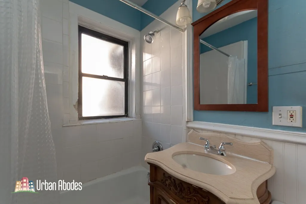 744 W Addison St, ,  60613, USA 60613-unit#1W-Chicago-IL