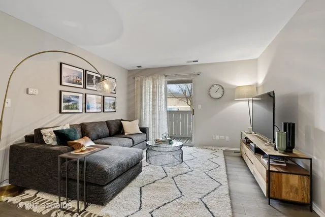 1630 Lincoln Meadows Cir, , 60173, USA 60173-unit#1630-Schaumburg-IL